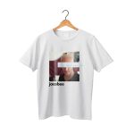 Jacobee t-shirt-mockup-das-do╠êr-nur-i-white-klein